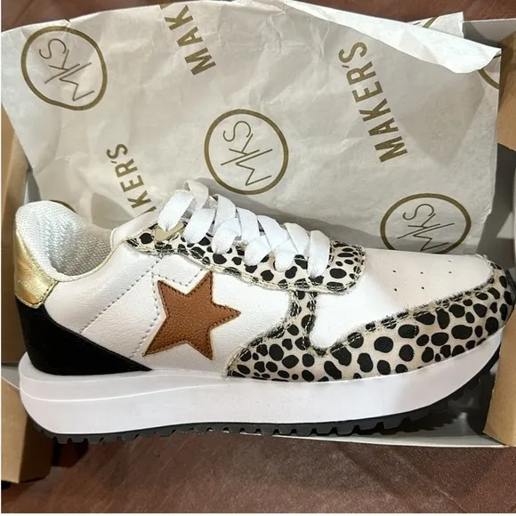 NWT Makers Ace2 Cheetah Leopard red star White &amp; Black Sneakers Sz 6