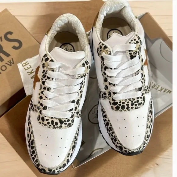 NWT Makers Ace2 Cheetah Leopard red star White &amp; Black Sneakers Sz 6