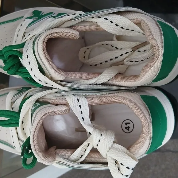 NWT Mei man xing green and white fashion skater shoes size 8 /9.5 unisex