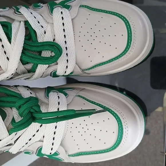 NWT Mei man xing green and white fashion skater shoes size 8 /9.5 unisex