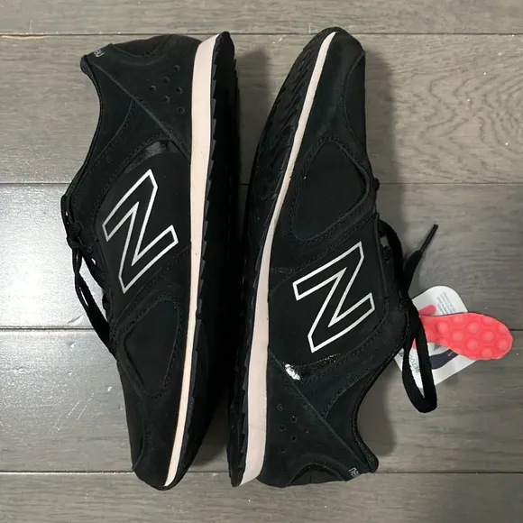 NWT New Balance Flip Duo Sneakers Size 6