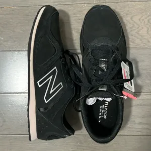 NWT New Balance Flip Duo Sneakers Size 6