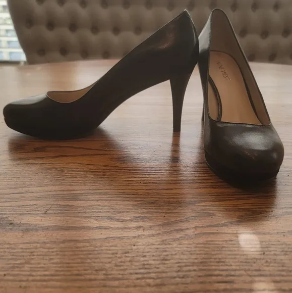 NWT Nine West Ashdown Black Genuine Leather Platform Round Toe Heels Shoes