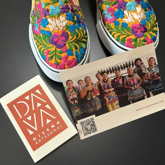 NWT - Oaxaca Embroidered Slip-On Shoes - Size 4-5