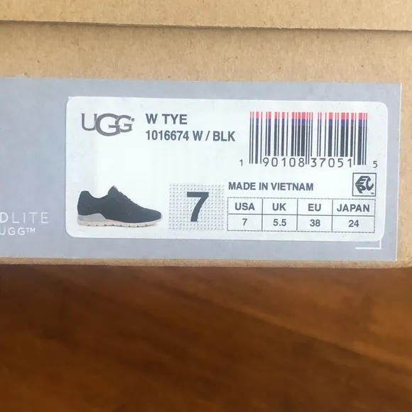 NWT Ugg black suede sneakers