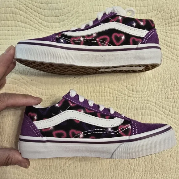 NWT Vans Old Skool Neon Hearts Girls Sneakers