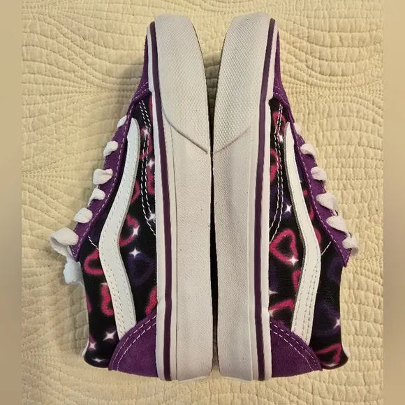 NWT Vans Old Skool Neon Hearts Girls Sneakers
