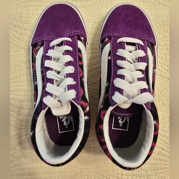 NWT Vans Old Skool Neon Hearts Girls Sneakers