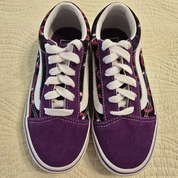 NWT Vans Old Skool Neon Hearts Girls Sneakers