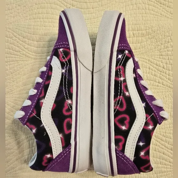 NWT Vans Old Skool Neon Hearts Girls Sneakers