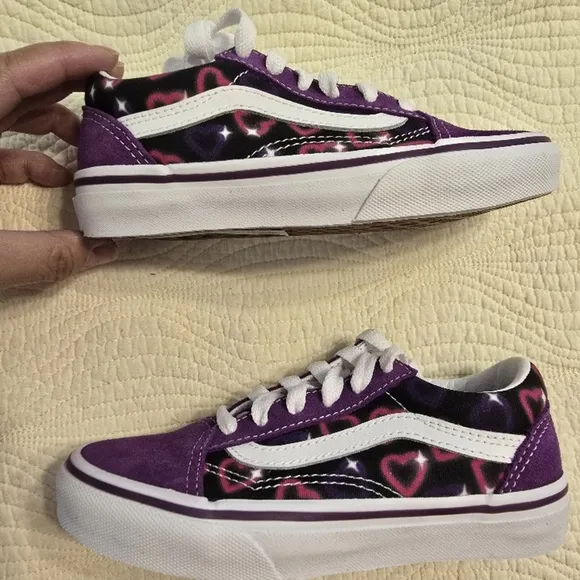 NWT Vans Old Skool Neon Hearts Girls Sneakers