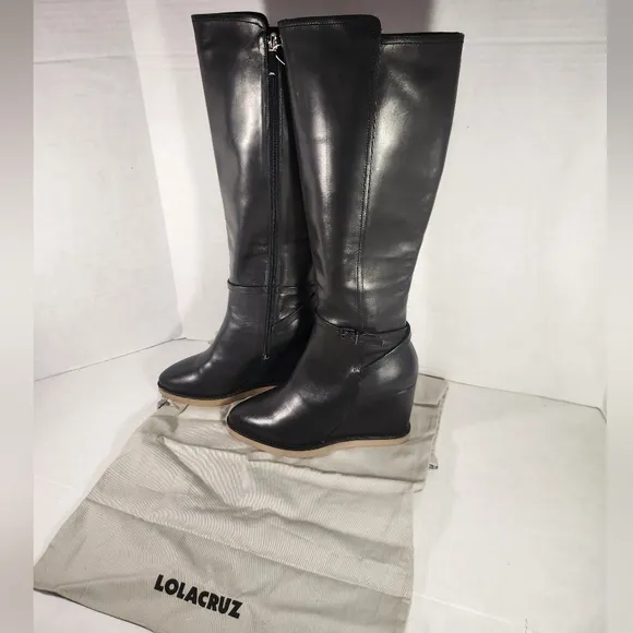 NWT Women's Lola Cruz Black Leather Knee-High Boots With Bag No Box