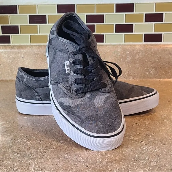 NWT'S! VANS - Classic Camo Canvas Authentic Shoes - Mens 8