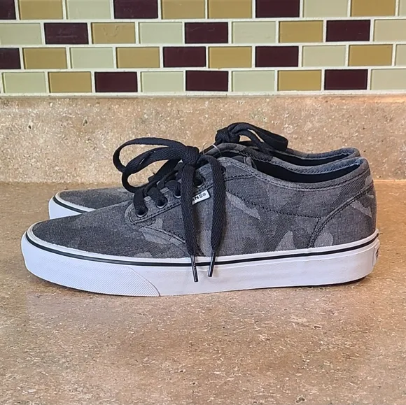 NWT'S! VANS - Classic Camo Canvas Authentic Shoes - Mens 8