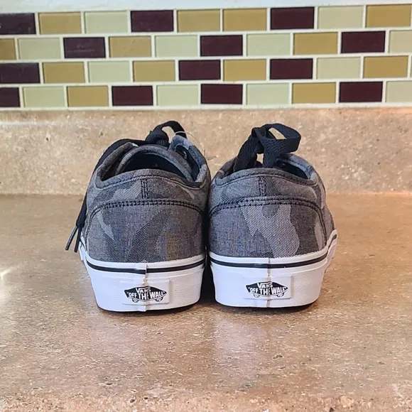 NWT'S! VANS - Classic Camo Canvas Authentic Shoes - Mens 8