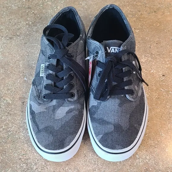 NWT'S! VANS - Classic Camo Canvas Authentic Shoes - Mens 8