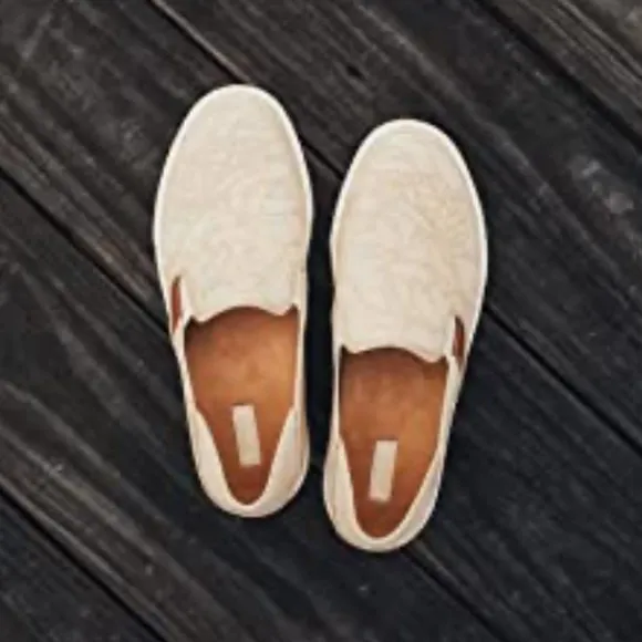 OLUKAI 100% Leather Tan Floral Pehuea Lau Slip On Shoes w/Drop Heel