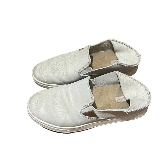 OLUKAI 100% Leather Tan Floral Pehuea Lau Slip On Shoes w/Drop Heel