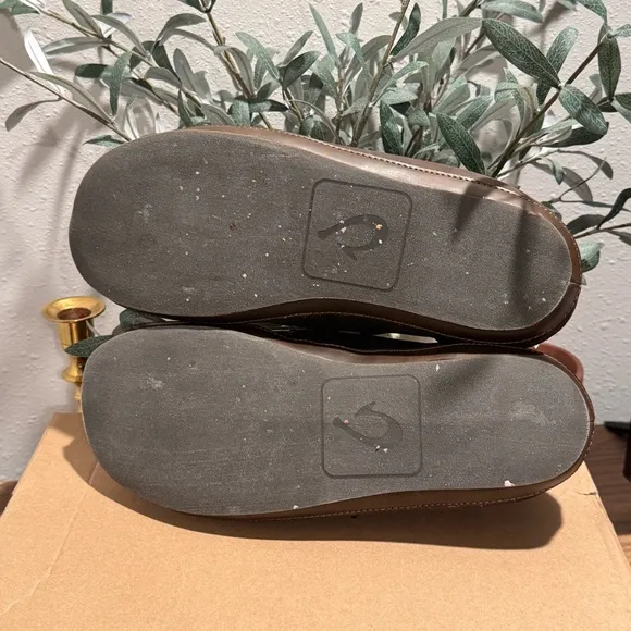 OluKai US 11M Moloa Genuine Leather Sheep Fur Lined Slipper Loafer Shoes Comfy