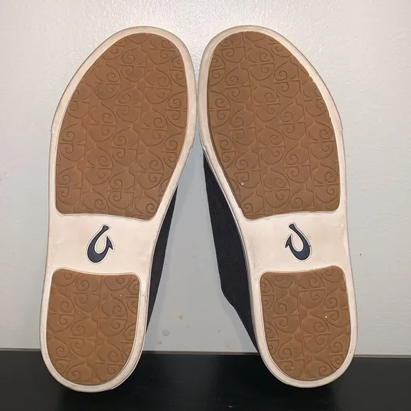 OluKai Women's Pehuea Li Casual Shoes.  Canvas Shoe.  Size 8.5.  Black
