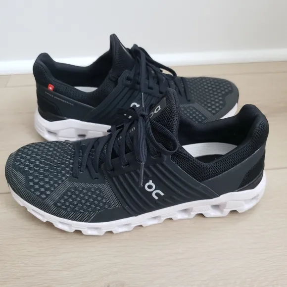 On Cloud Men's Swift Running Black And White Athletic Shoes Sz 7.5