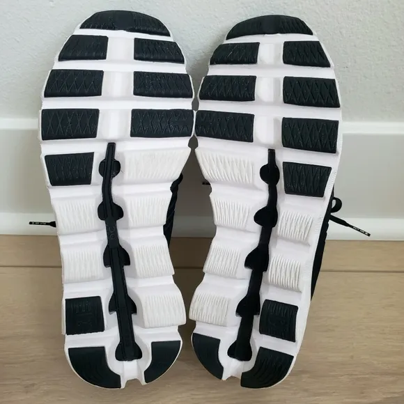 On Cloud Men's Swift Running Black And White Athletic Shoes Sz 7.5