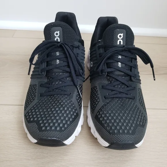 On Cloud Men's Swift Running Black And White Athletic Shoes Sz 7.5
