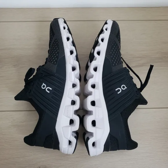On Cloud Men's Swift Running Black And White Athletic Shoes Sz 7.5