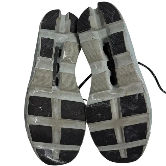 On running cloud monster in Frost | Surf size 13