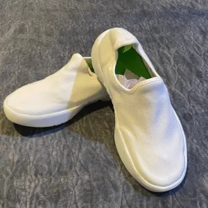 OOFOS 00mg eeZee Women Size 6.5 Recovery Cushion Walking Slip On Shoes White