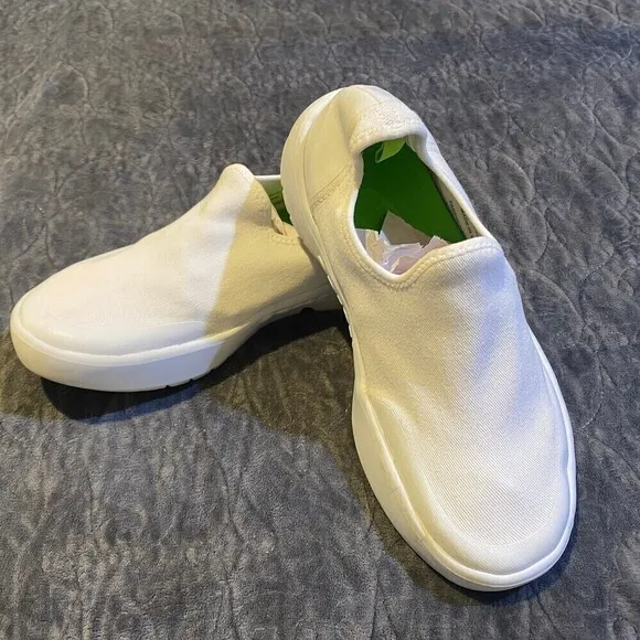 OOFOS 00mg eeZee Women Size 6.5 Recovery Cushion Walking Slip On Shoes White