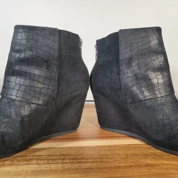 OTBT Ringold Black Oiled Suede Wedge Booties Size 7