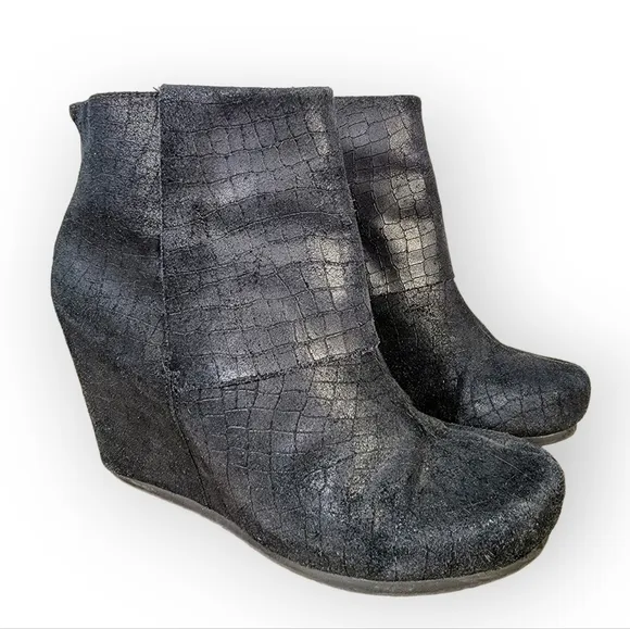 OTBT Ringold Black Oiled Suede Wedge Booties Size 7