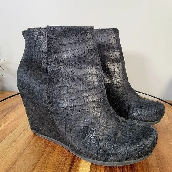 OTBT Ringold Black Oiled Suede Wedge Booties Size 7