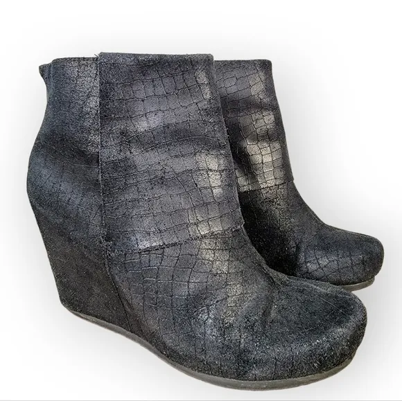 OTBT Ringold Black Oiled Suede Wedge Booties Size 7