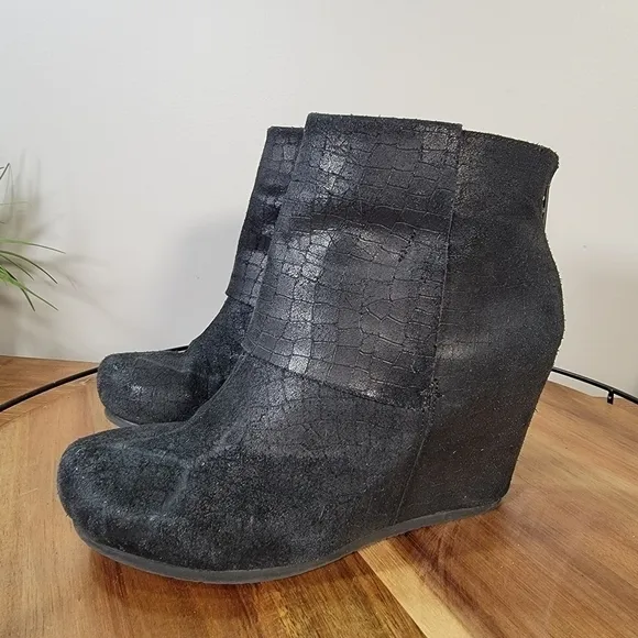 OTBT Ringold Black Oiled Suede Wedge Booties Size 7