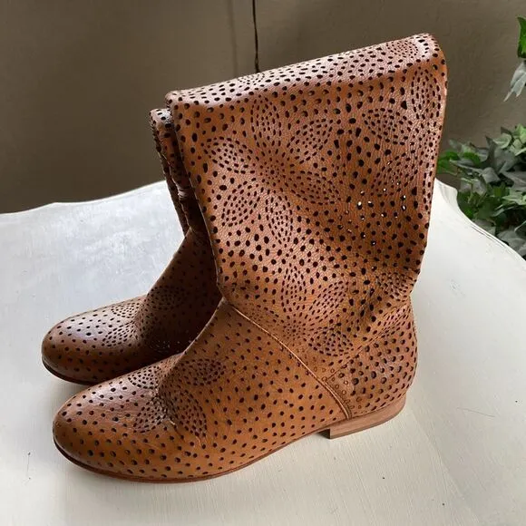 PAOLA FRANI Perforated Tall Leather Boots Made in Italy Size 6 EUC