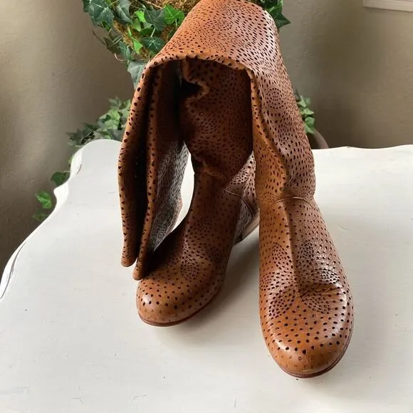 PAOLA FRANI Perforated Tall Leather Boots Made in Italy Size 6 EUC