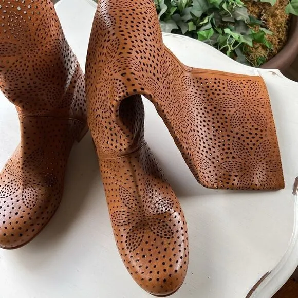 PAOLA FRANI Perforated Tall Leather Boots Made in Italy Size 6 EUC