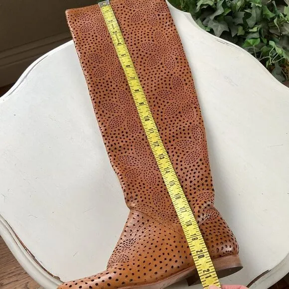 PAOLA FRANI Perforated Tall Leather Boots Made in Italy Size 6 EUC