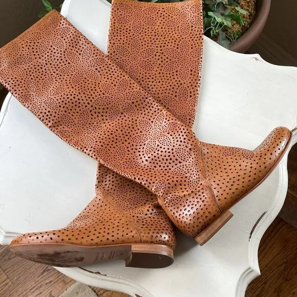PAOLA FRANI Perforated Tall Leather Boots Made in Italy Size 6 EUC