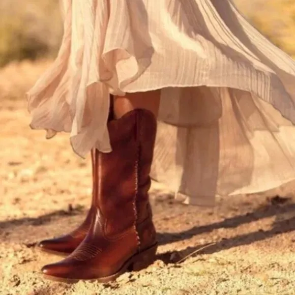 Patricia Nash Bergamo Brown Leather Scalloped Boots Sz 8