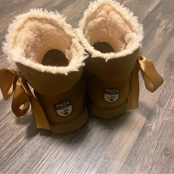 Pawz genuine leather brown boots size 9