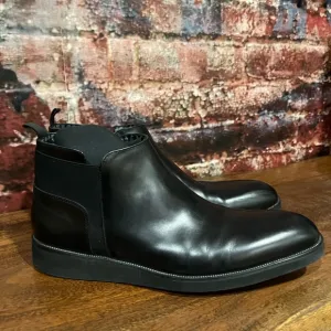 PREOWNED Black Leather Karl Lagerfeld Boots with bag in excellent condition