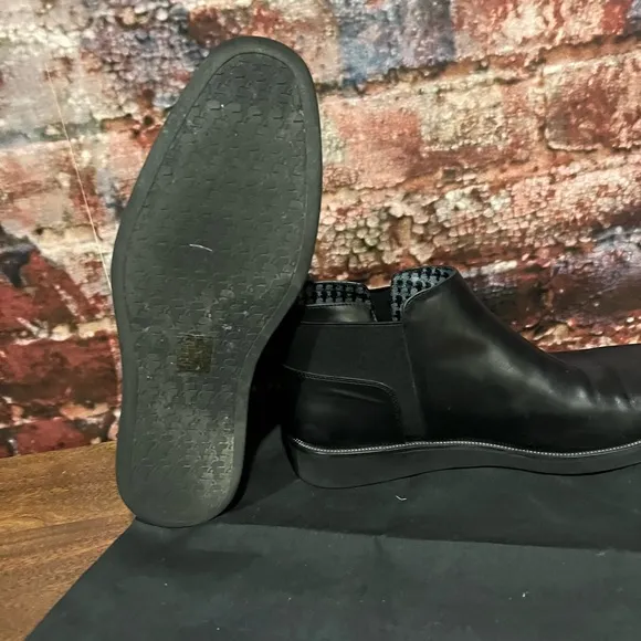 PREOWNED Black Leather Karl Lagerfeld Boots with bag in excellent condition