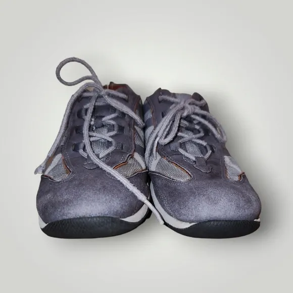 privo clarks gray suede light weight Sneakers Size 8