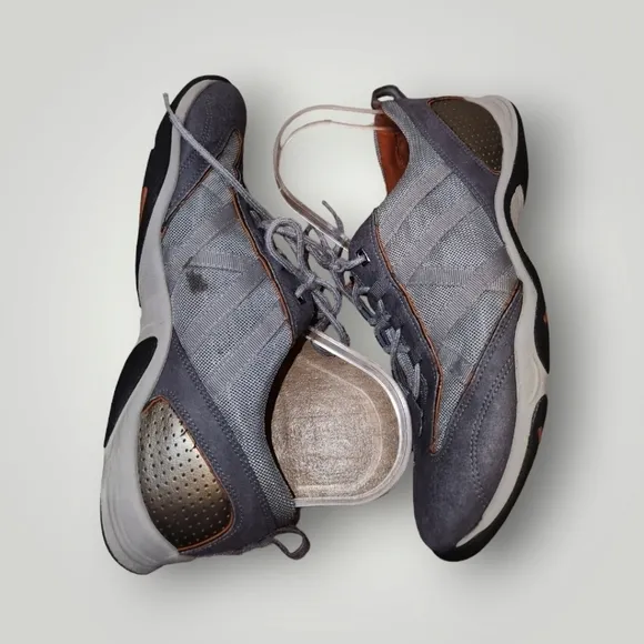 privo clarks gray suede light weight Sneakers Size 8