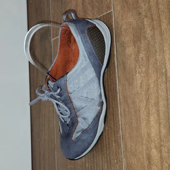 privo clarks gray suede light weight Sneakers Size 8