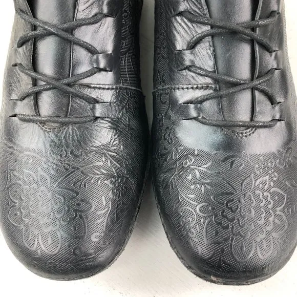 Propet Women's Size 10XX (4E) Chantel Black Leather Embossed Floral Sneakers