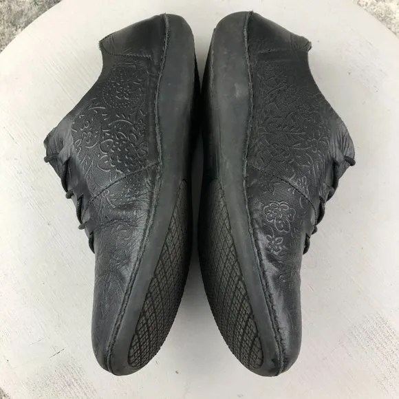Propet Women's Size 10XX (4E) Chantel Black Leather Embossed Floral Sneakers
